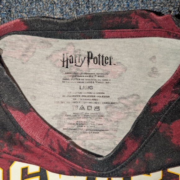 ⭐3 For $20⭐ Warner Bros. Harry Potter Gryffindor Maroon and Black Tee - Picture 4 of 4